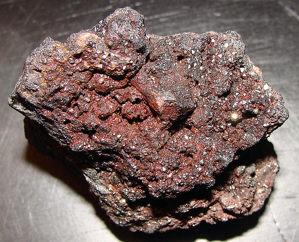 Железо рубленное. Магнетит гематит лимонит. Железняк руда. Красный Железняк(руда гематит fe2o3). Магнетит Гематитовая руда.
